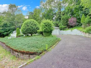 81 Oakside Road, Smithtown NY 11787