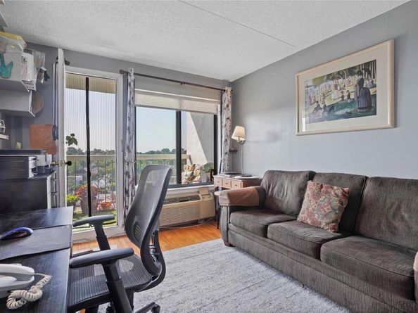 400 High Point Drive PH12, Hartsdale NY 10530