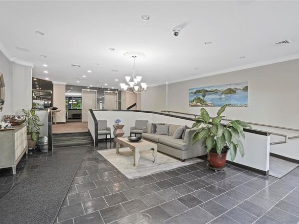 400 High Point Drive PH12, Hartsdale NY 10530