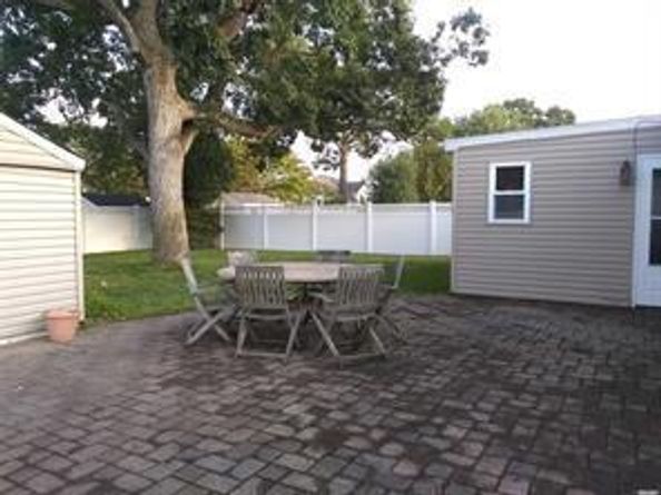 71 Park Lane, Massapequa NY 11758