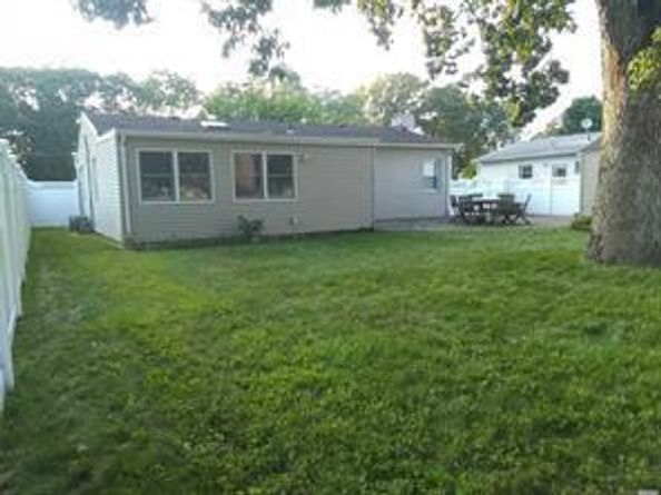 71 Park Lane, Massapequa NY 11758