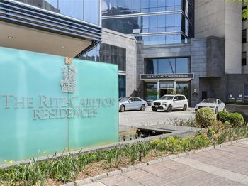1 Renaissance Square