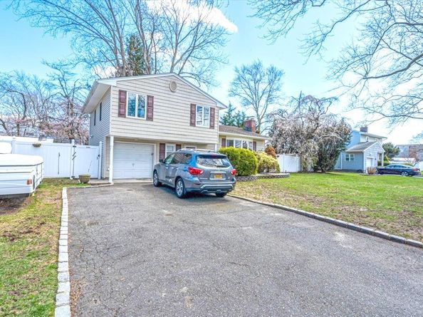 24 Sycamore Street, Melville NY 11747