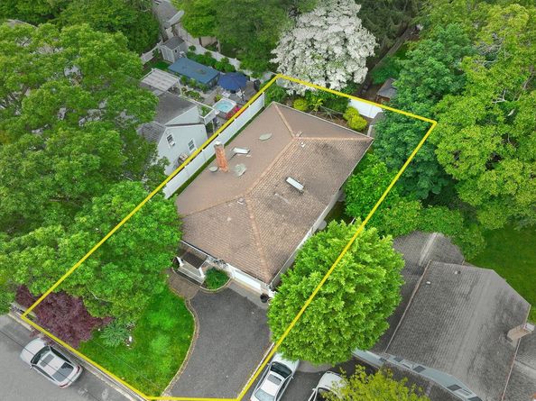 36 Dawes Avenue, Syosset NY 11791