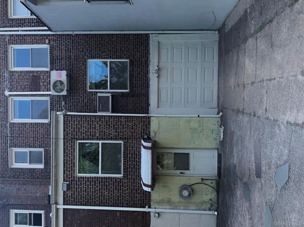 70-27 175th Street, Fresh Meadows NY 11365