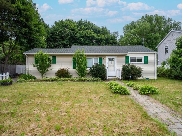 609 Michigan Avenue, Bellport NY 11713