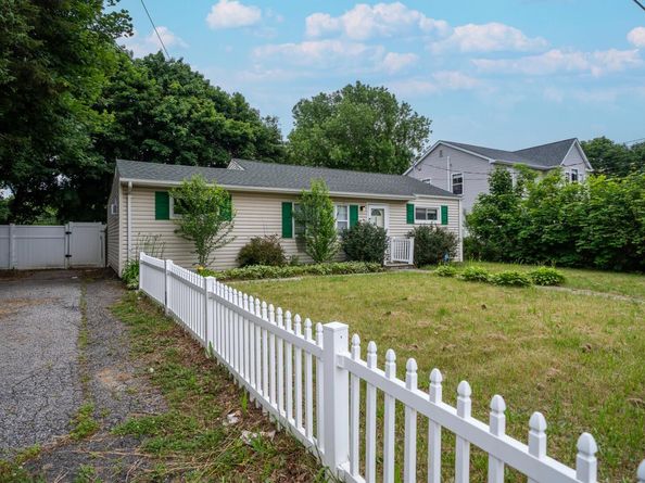 609 Michigan Avenue, Bellport NY 11713