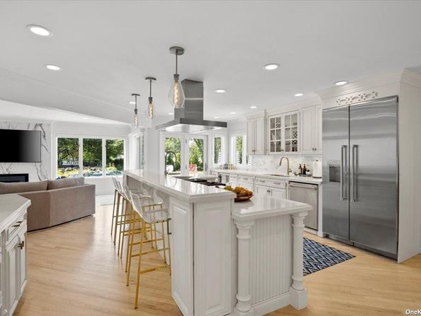 5 Landing Court, Dix Hills NY 11746