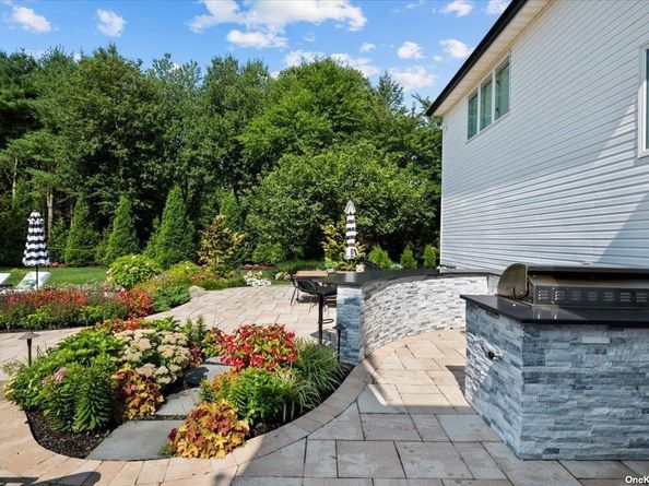 5 Landing Court, Dix Hills NY 11746