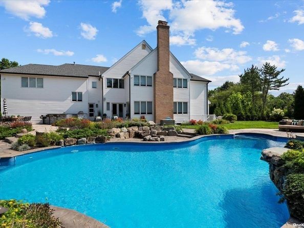 5 Landing Court, Dix Hills NY 11746