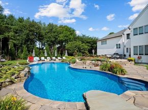 5 Landing Court, Dix Hills NY 11746