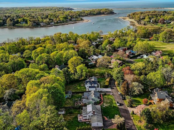22 Braemer Road, Setauket NY 11733