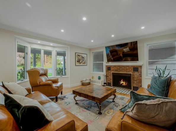22 Braemer Road, Setauket NY 11733