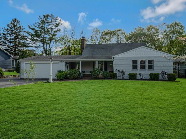22 Braemer Road, Setauket NY 11733