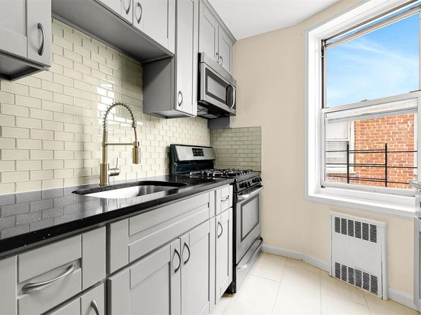 67-30 Clyde Street 6W, Forest Hills NY 11375