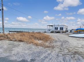 5225 Peconic Bay Boulevard, Laurel NY 11948