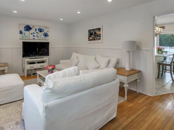 5225 Peconic Bay Boulevard, Laurel NY 11948