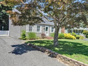 5225 Peconic Bay Boulevard, Laurel NY 11948