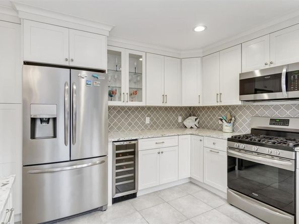 5225 Peconic Bay Boulevard, Laurel NY 11948