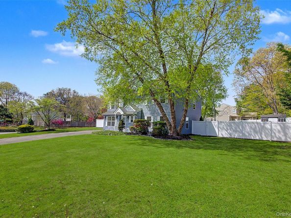 6 Lyons Lane, Coram NY 11727
