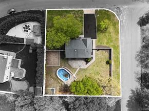 6 Lyons Lane, Coram NY 11727