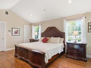 28 King Arthurs Court, Saint James NY 11780