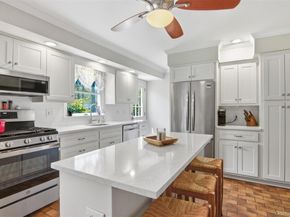 28 King Arthurs Court, Saint James NY 11780