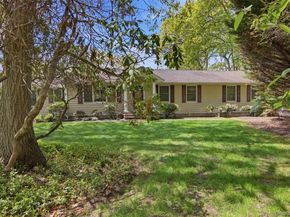 28 King Arthurs Court, Saint James NY 11780