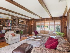 28 King Arthurs Court, Saint James NY 11780
