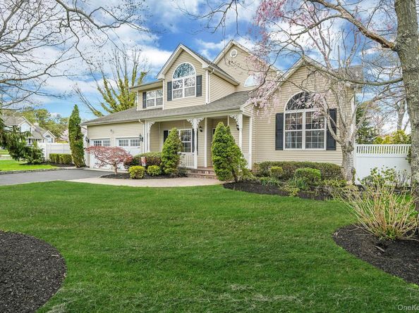 9 Tuthill Creek Drive, Blue Point NY 11772