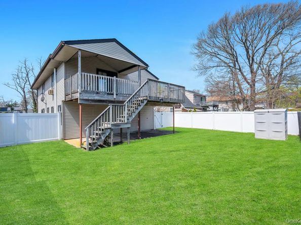 41 Oakley Avenue, Massapequa NY 11758