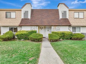 129 Pointe Circle N 129, Coram NY 11727