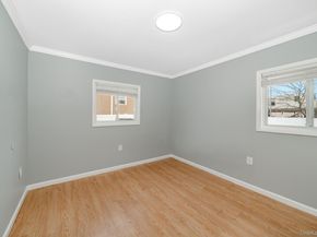 33 E Seacrest Avenue, Lindenhurst NY 11757