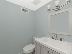 33 E Seacrest Avenue, Lindenhurst NY 11757