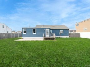 33 E Seacrest Avenue, Lindenhurst NY 11757