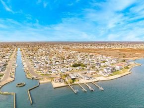 33 E Seacrest Avenue, Lindenhurst NY 11757