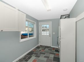 33 E Seacrest Avenue, Lindenhurst NY 11757