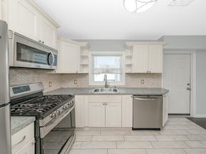 33 E Seacrest Avenue, Lindenhurst NY 11757