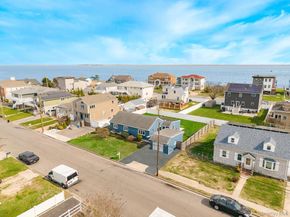 33 E Seacrest Avenue, Lindenhurst NY 11757