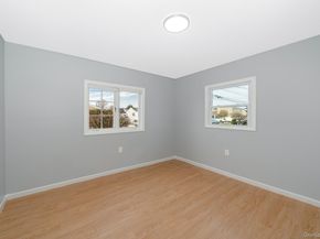 33 E Seacrest Avenue, Lindenhurst NY 11757