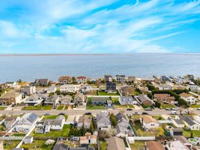 33 E Seacrest Avenue, Lindenhurst NY 11757