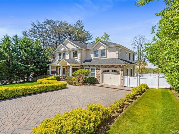 39 Coolidge Avenue, Roslyn Heights NY 11577