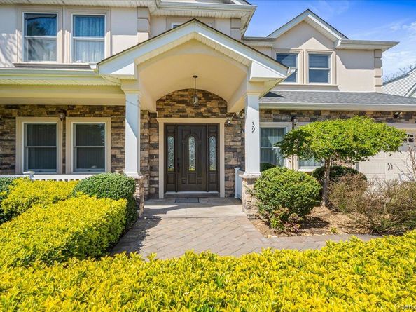 39 Coolidge Avenue, Roslyn Heights NY 11577