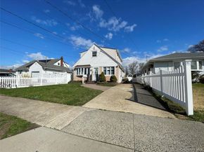 70 E Neptune Avenue, Lindenhurst NY 11757