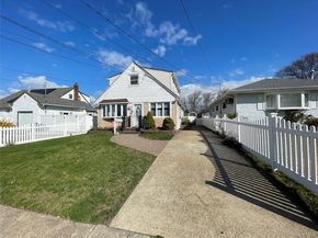 70 E Neptune Avenue, Lindenhurst NY 11757