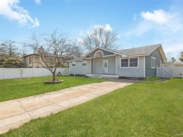 6 Evy Court, Sayville NY 11782