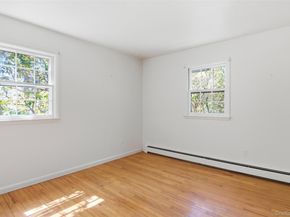 6 Oakland Lane, East Quogue NY 11942