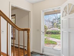 6 Oakland Lane, East Quogue NY 11942