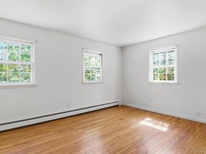 6 Oakland Lane, East Quogue NY 11942
