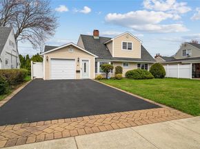 41 Winter Lane, Hicksville NY 11801